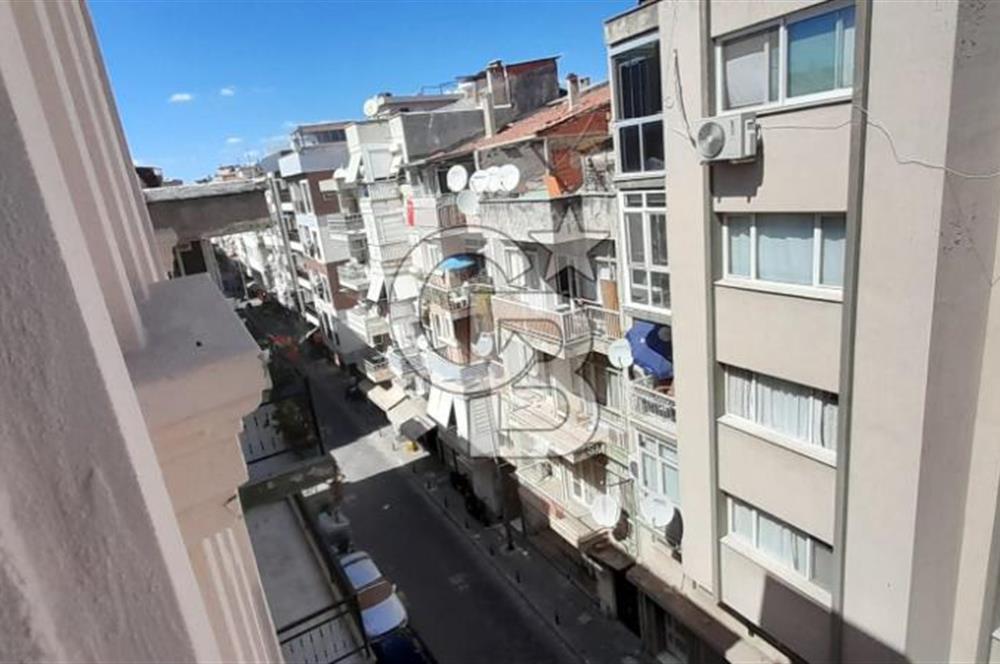 KARŞIYAKA ÇARŞI İÇİNDE SIFIR BİNA SIFIR EŞYALI 1+1 DAİRE