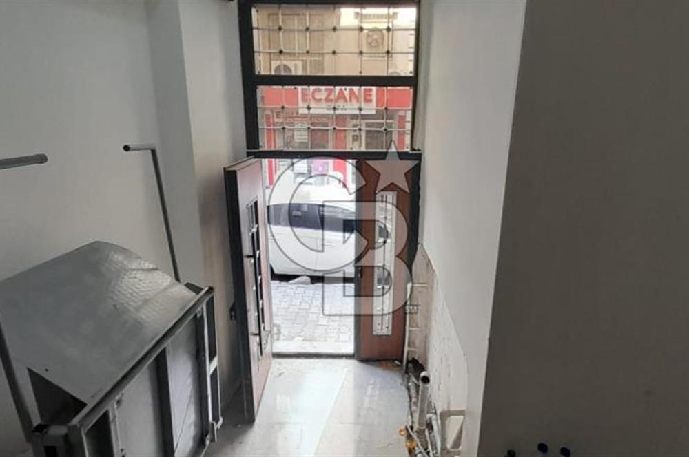 KARŞIYAKA ÇARŞI İÇİNDE SIFIR BİNA SIFIR EŞYALI 1+1 DAİRE