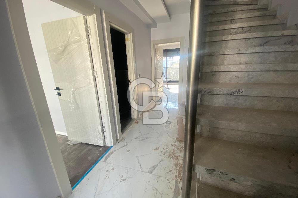 İzmir Torbalı Ayrancılarda Site İçerisinde Satılık Tripleks Villa