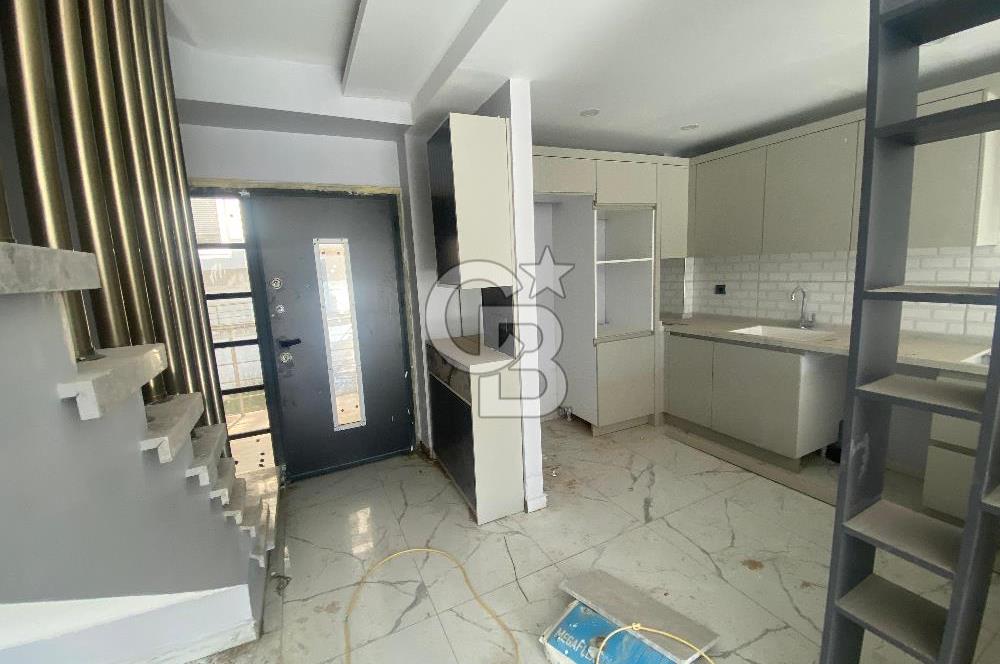 İzmir Torbalı Ayrancılarda Site İçerisinde Satılık Tripleks Villa