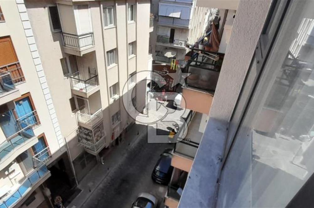 KARŞIYAKA ÇARŞI İÇİNDE SIFIR BİNA SIFIR EŞYALI 1+1 DAİRE