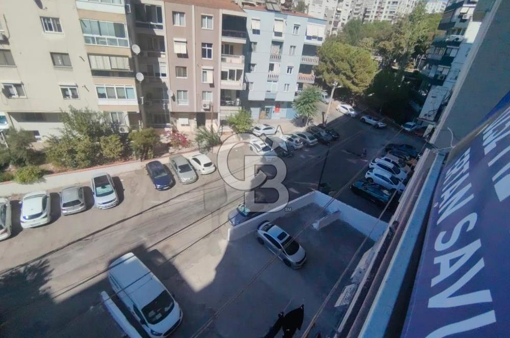 İnönü Caddesi Göztepe Metro Durağında Otoparklı 2 + 1 Daire