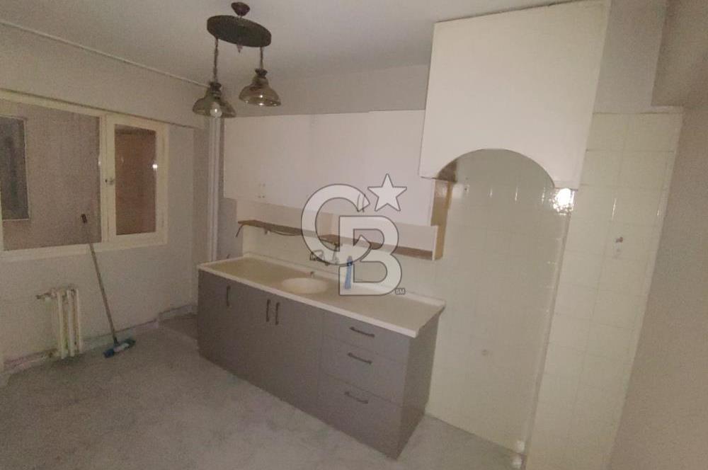 İnönü Caddesi Göztepe Metro Durağında Otoparklı 2 + 1 Daire