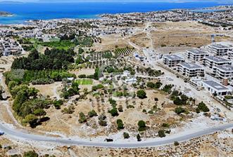 ÇEŞME ŞİFNE / REİSDERE SINIRI İMARA KOMŞU SATILIK 4760m2 TARLA