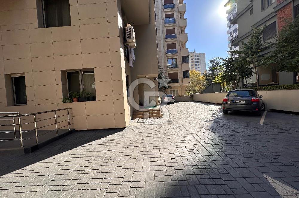 Fenerbahçe Bağdat Caddesi’ne Yakın – Teraslı 223 m² Satılık Çatı Dubleksi