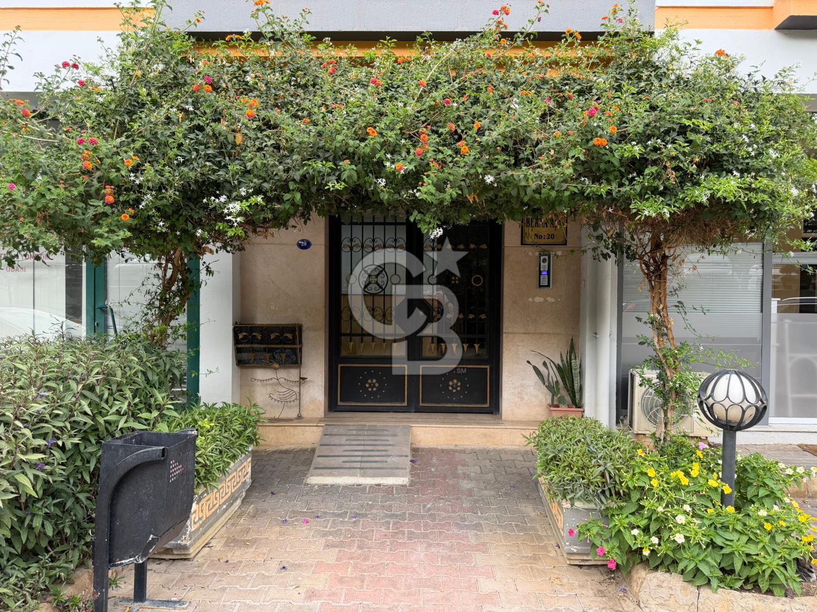  Narlıdere Kenan Beklen sitesinde 3+1 Geniş ve ferah Satılık Daire