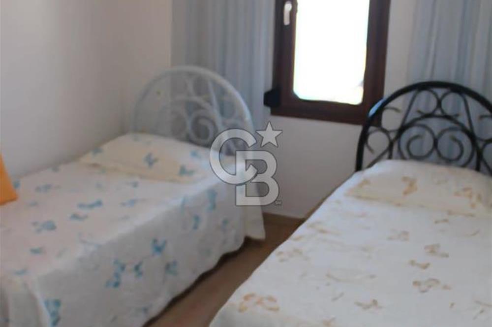 ÇEŞME DALYAN'DA SAKIZ ADASI MANZARALI TRİPLEKS VİLLA