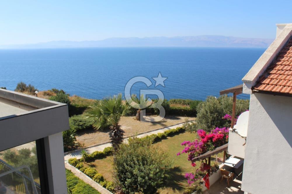 ÇEŞME DALYAN'DA SAKIZ ADASI MANZARALI TRİPLEKS VİLLA