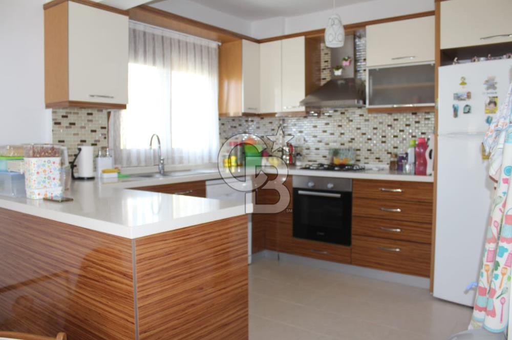 ÇEŞME DALYAN'DA SAKIZ ADASI MANZARALI TRİPLEKS VİLLA