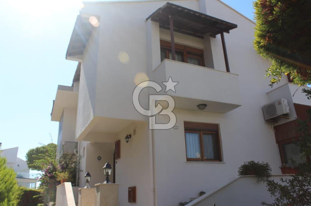 ÇEŞME DALYAN'DA SAKIZ ADASI MANZARALI TRİPLEKS VİLLA