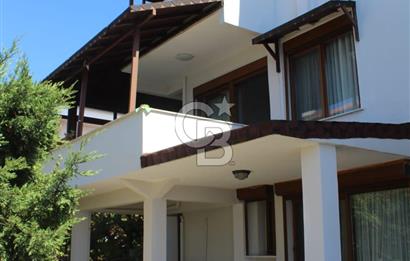 ÇEŞME DALYAN'DA SAKIZ ADASI MANZARALI TRİPLEKS VİLLA