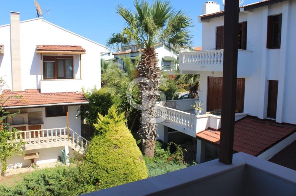 ÇEŞME DALYAN'DA SAKIZ ADASI MANZARALI TRİPLEKS VİLLA