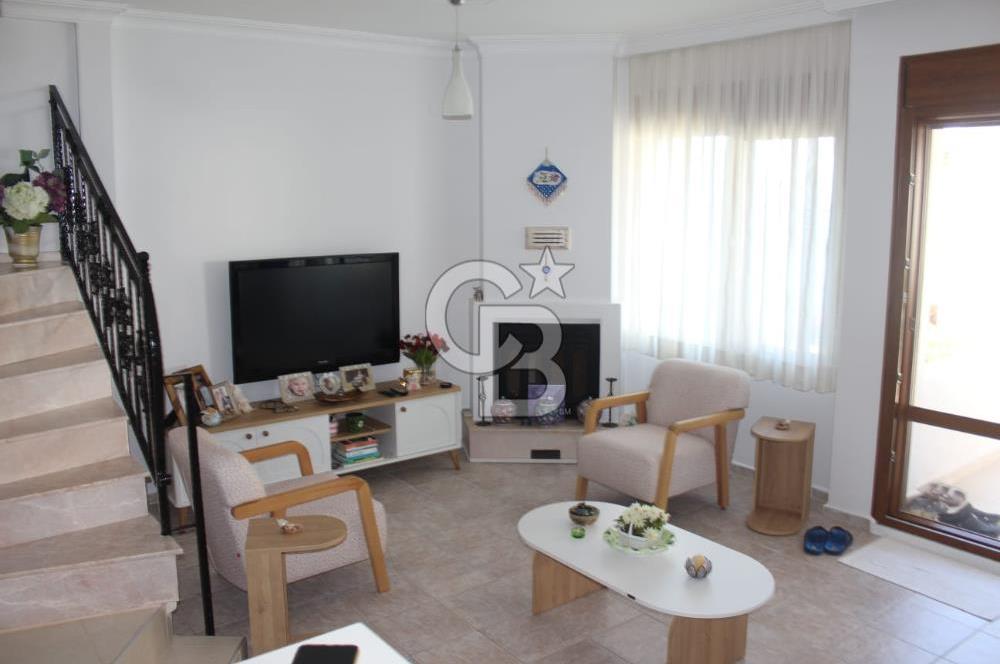 ÇEŞME DALYAN'DA SAKIZ ADASI MANZARALI TRİPLEKS VİLLA