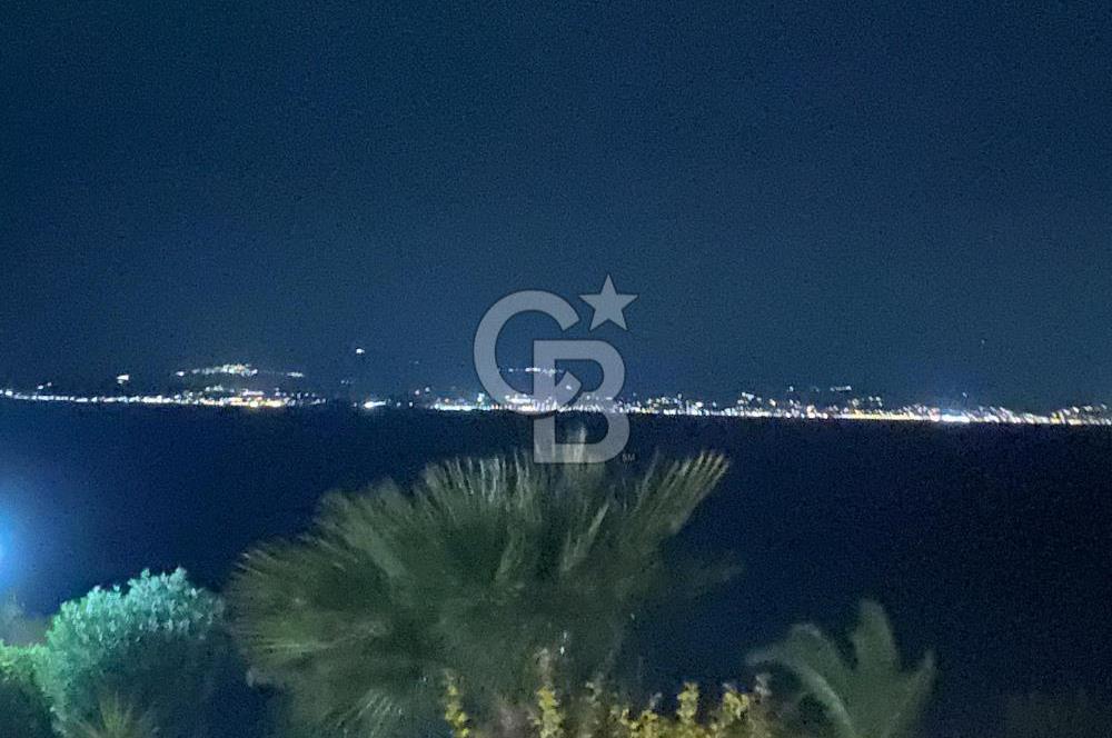 ÇEŞME DALYAN'DA SAKIZ ADASI MANZARALI TRİPLEKS VİLLA