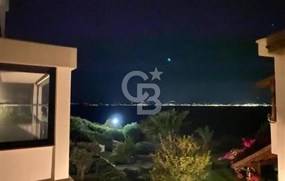 ÇEŞME DALYAN'DA SAKIZ ADASI MANZARALI TRİPLEKS VİLLA
