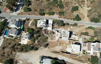 BODRUM KADIKALESİNDE DENİZE YÜRÜME MESAFESİNDE 3 KAT İMARLI ARSA