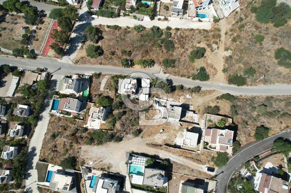 BODRUM KADIKALESİNDE DENİZE YÜRÜME MESAFESİNDE 3 KAT İMARLI ARSA