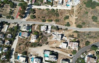 BODRUM KADIKALESİNDE DENİZE YÜRÜME MESAFESİNDE 3 KAT İMARLI ARSA
