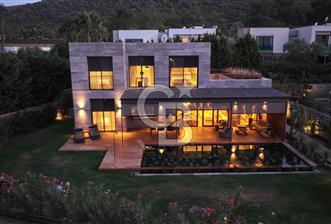 Torbada Satılık 3+1 Havuzlu Lüks Villa – Doğayla İç İçe, Modern Yaşam