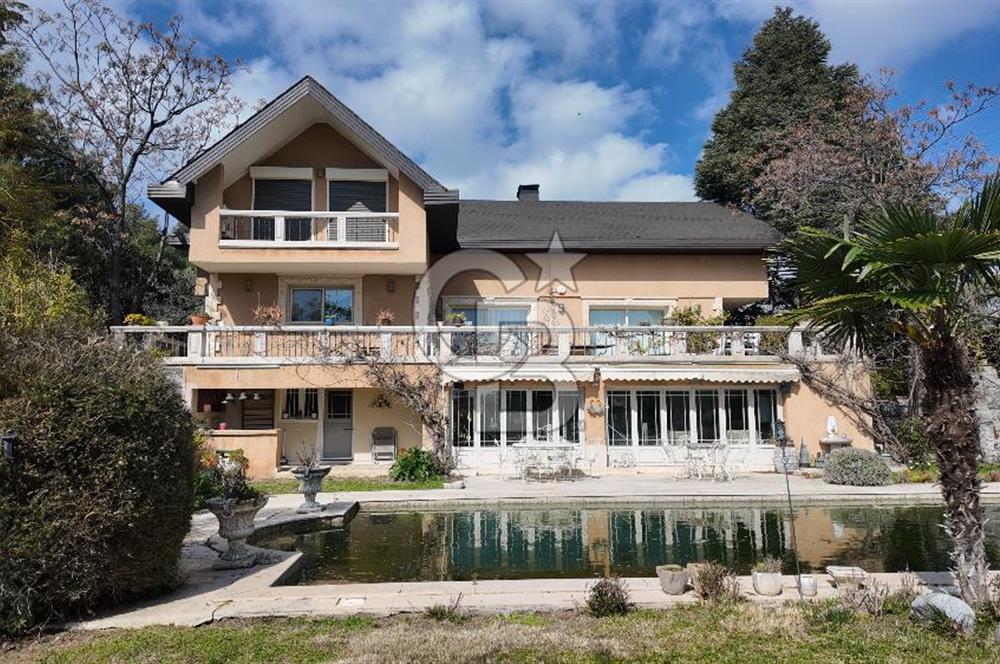 URLA YAĞCILARDA 2.500 M2 ARSA İÇİNDE MÜSTAKİL HAVUZLU VİLLA