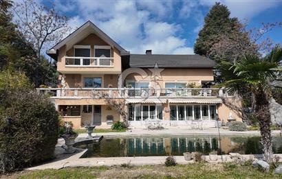 URLA YAĞCILARDA 2.500 M2 ARSA İÇİNDE MÜSTAKİL HAVUZLU VİLLA