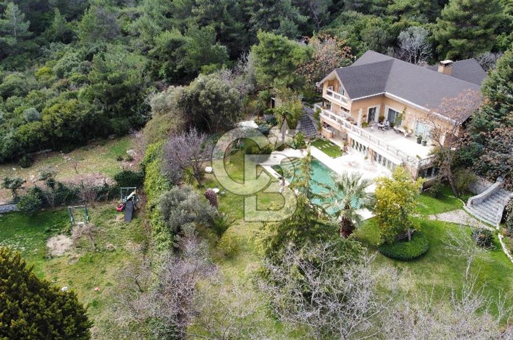 URLA YAĞCILARDA 2.500 M2 ARSA İÇİNDE MÜSTAKİL HAVUZLU VİLLA