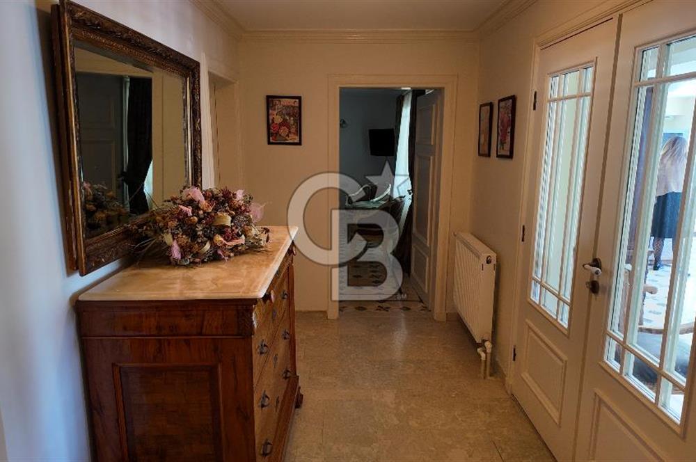 URLA YAĞCILARDA 2.500 M2 ARSA İÇİNDE MÜSTAKİL HAVUZLU VİLLA