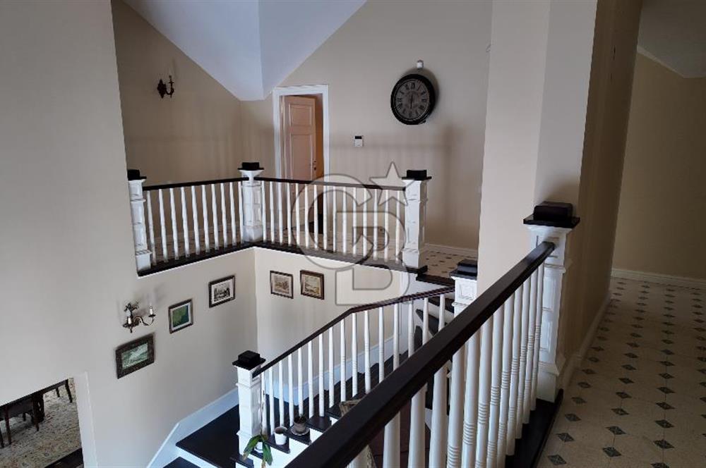 URLA YAĞCILARDA 2.500 M2 ARSA İÇİNDE MÜSTAKİL HAVUZLU VİLLA