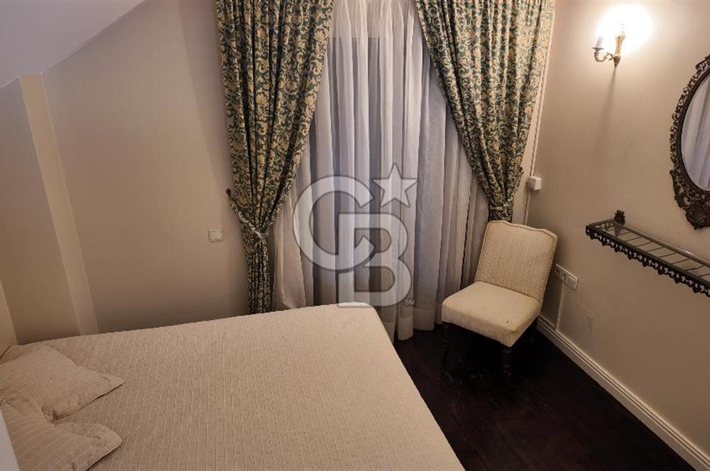 URLA YAĞCILARDA 2.500 M2 ARSA İÇİNDE MÜSTAKİL HAVUZLU VİLLA