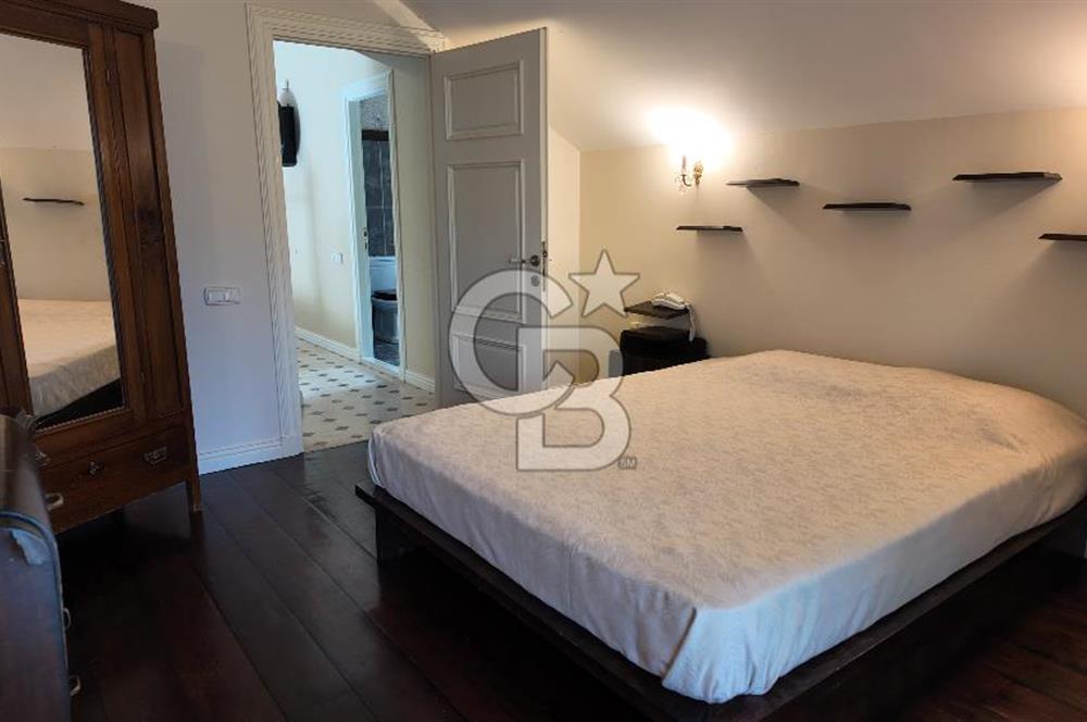 URLA YAĞCILARDA 2.500 M2 ARSA İÇİNDE MÜSTAKİL HAVUZLU VİLLA