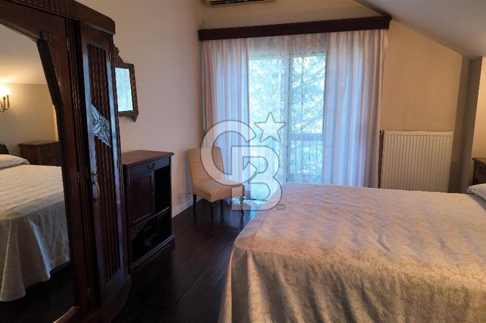 URLA YAĞCILARDA 2.500 M2 ARSA İÇİNDE MÜSTAKİL HAVUZLU VİLLA