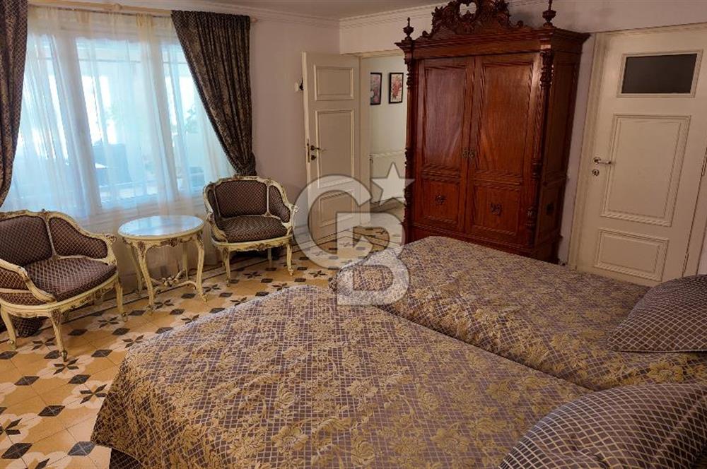 URLA YAĞCILARDA 2.500 M2 ARSA İÇİNDE MÜSTAKİL HAVUZLU VİLLA