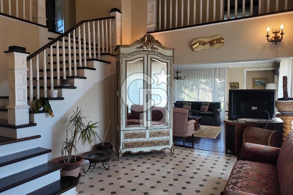 URLA YAĞCILARDA 2.500 M2 ARSA İÇİNDE MÜSTAKİL HAVUZLU VİLLA