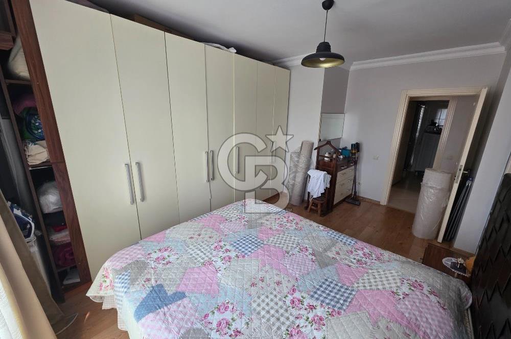 Site İçerisinde Havuzlu Otoparklı Geniş 3+1