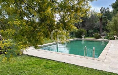 URLA YAĞCILARDA 2.500 M2 ARSA İÇİNDE MÜSTAKİL HAVUZLU VİLLA