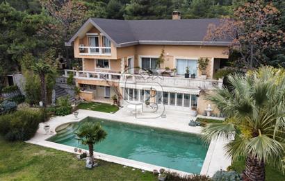 URLA YAĞCILARDA 2.500 M2 ARSA İÇİNDE MÜSTAKİL HAVUZLU VİLLA
