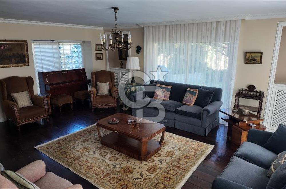 URLA YAĞCILARDA 2.500 M2 ARSA İÇİNDE MÜSTAKİL HAVUZLU VİLLA
