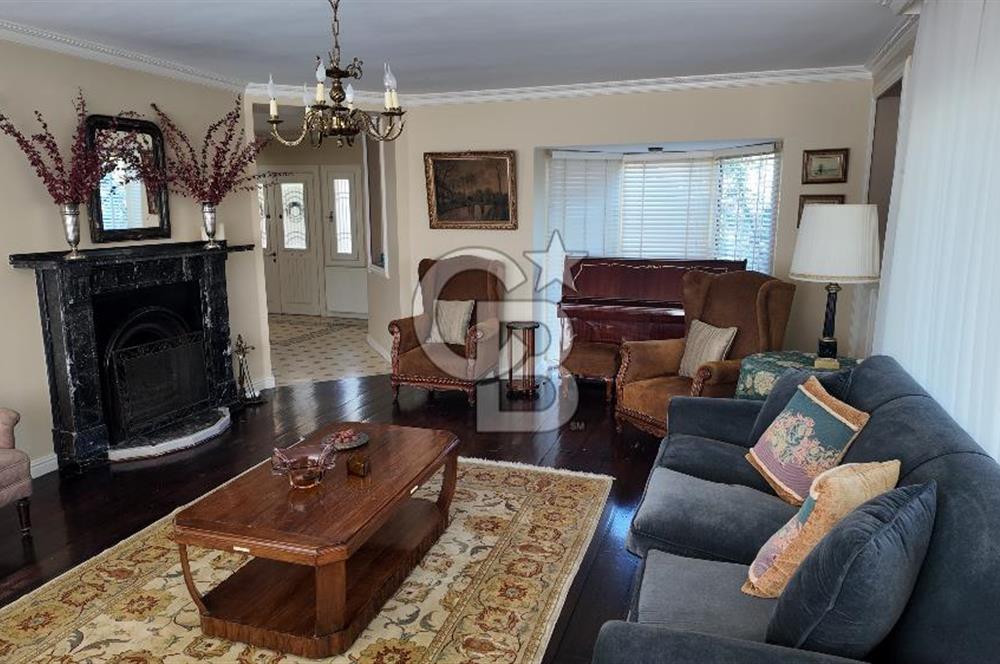URLA YAĞCILARDA 2.500 M2 ARSA İÇİNDE MÜSTAKİL HAVUZLU VİLLA