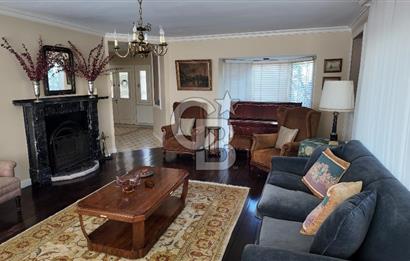 URLA YAĞCILARDA 2.500 M2 ARSA İÇİNDE MÜSTAKİL HAVUZLU VİLLA