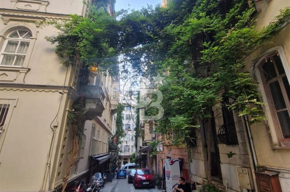 BEYOĞLU ASMALIMESCİT SATILIK DÜKKAN - TARİHİ HAMSON APARTMANI