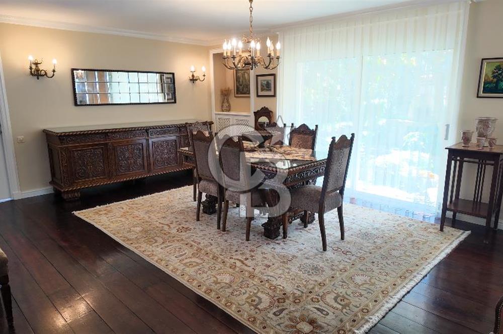 URLA YAĞCILARDA 2.500 M2 ARSA İÇİNDE MÜSTAKİL HAVUZLU VİLLA