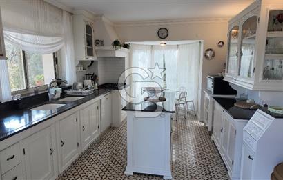 URLA YAĞCILARDA 2.500 M2 ARSA İÇİNDE MÜSTAKİL HAVUZLU VİLLA