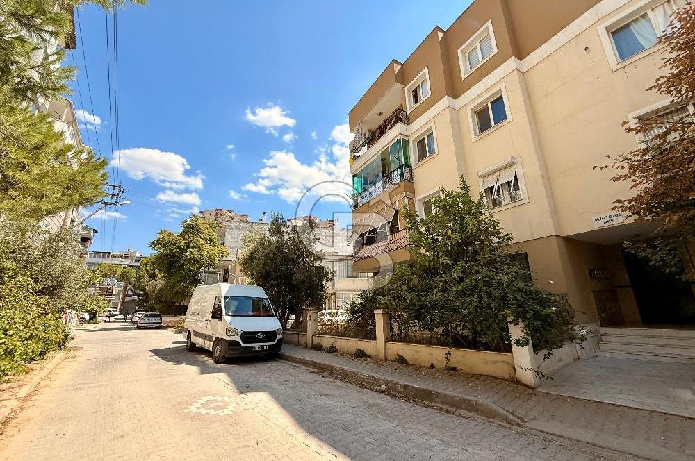 BAYRAKLI İZBAN YAKINI DÜZ AYAK YENİ BİNADA EŞYALI KİRALIK 2+1
