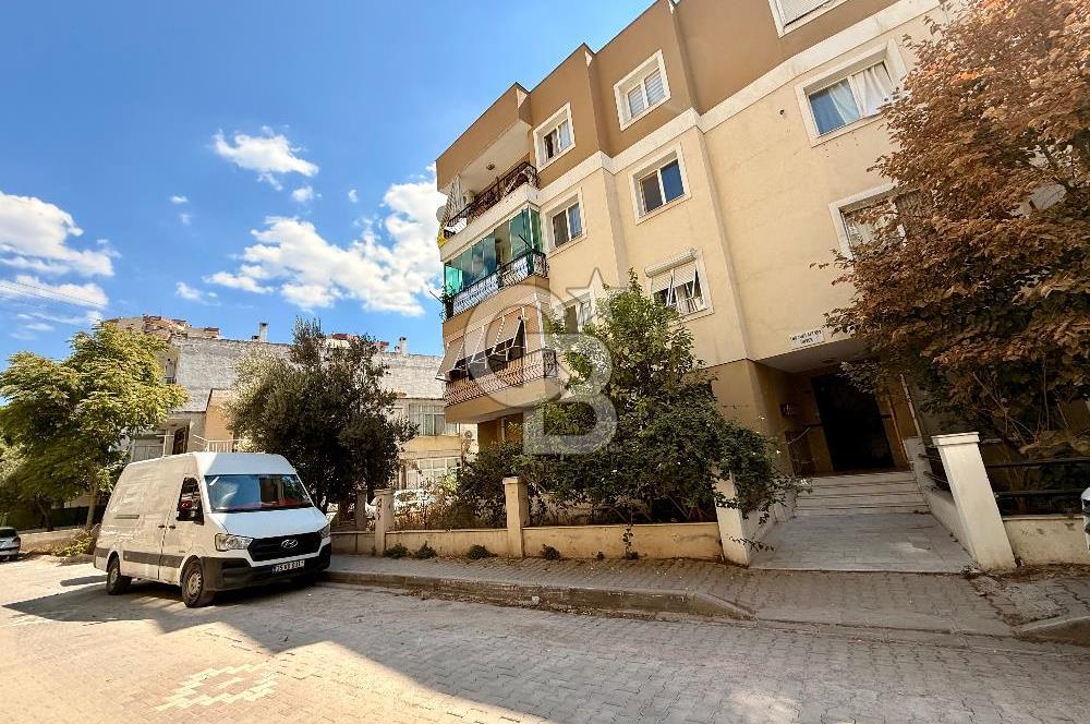 BAYRAKLI İZBAN YAKINI DÜZ AYAK YENİ BİNADA EŞYALI KİRALIK 2+1