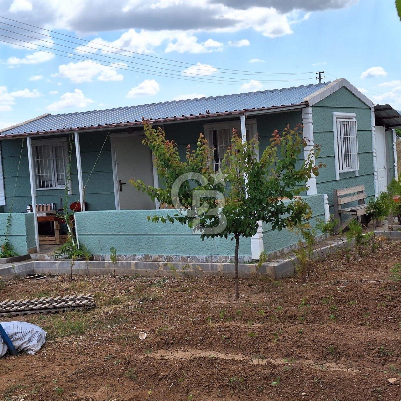 AHILI'DA ABONELERİ AÇIK AĞAÇLARI YETİŞMİŞ SATILIK EŞYALI BAHÇE