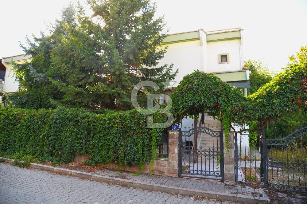 Gölbaşı Gökkuşağı Sitesinde Satılık Tam Müstakil Köşe Villa