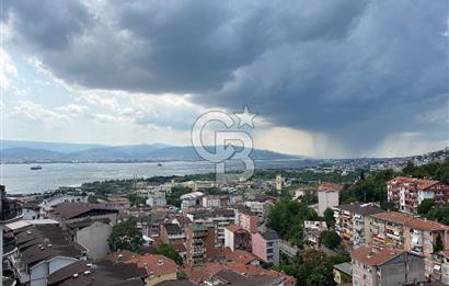 İZMİT TURGUT MH. PANORAMİK DENİZ MANZARALI 3+1 LÜKS ÇATI DUBLEKS