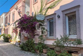 AYVALIK CUNDA DA KÖY İÇİNDE SATILIK OTEL 