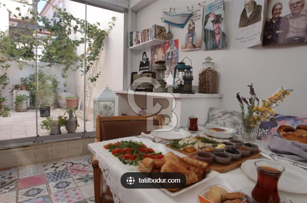 AYVALIK CUNDA DA KÖY İÇİNDE SATILIK OTEL 
