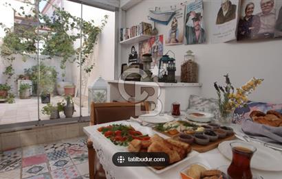 AYVALIK CUNDA DA KÖY İÇİNDE SATILIK OTEL 